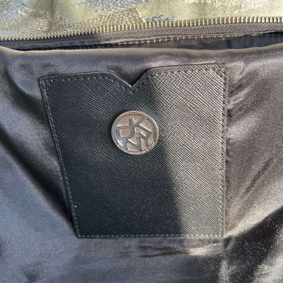 DKNY beautiful Black thick Leather Handbag - Picture 9 of 15